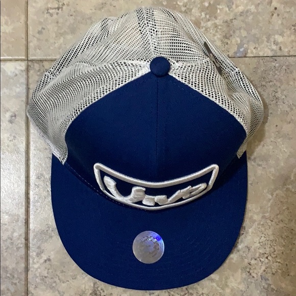 BNWT Vivo Hat - Picture 3 of 8